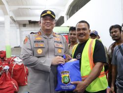 Kapolres Pelabuhan Tanjung Priok Gelar Jumat Curhat dan Beri Sembako
