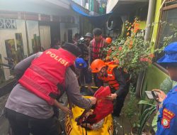 Banjir di Kebon Pala Akibat Luapan Kali Ciliwung, Dit Samapta Polda Metro Jaya Gelar Patroli