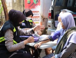 Pelayanan Kesehatan untuk Warga Terdampak Banjir Kali Ciliwung