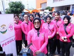 Yayasan Kemala Bhayangkari & Polres Metro Bekasi Kota Ulurkan Bantuan untuk Korban Banjir di Bekasi