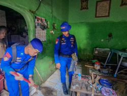 Pasca Banjir, Ditpolairud Polda Metro Jaya Bantu Warga Bersihkan Permukiman Di Jaktim