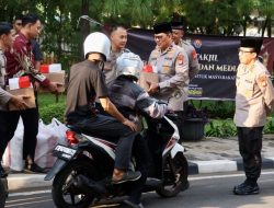 Berkah Ramadan, Kapolda Metro Jaya Gelar Aksi Sosial Berbagi Takjil Bersama Media