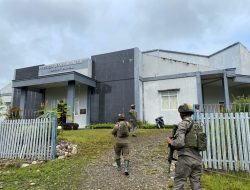 Satgas Ops Damai Cartenz-2025 Amankan Ibadah Minggu di Gereja Bethel Indonesia, Oksibil