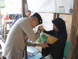 Kapolres Metro Jakarta Utara Gelar Bakti Sosial, Bagikan Sembako untuk Warga Rawa Badak Utara dan Sosialisasi Hotline 110