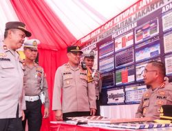 Kapolres Metro Jakarta Timur Tinjau Kesiapan Pos Pengamanan di Pasar Rebo