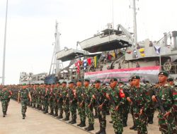KRI TELUK AMBOINA-503 ANGKUT SATGAS YONIF 644 MENUJU DAERAH OPERASI