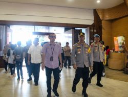 Kapolres Metro Jakarta Timur Tinjau Pengamanan TMII Saat Libur Lebaran