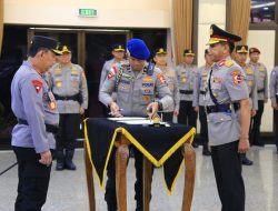 Pelantikan Astamaops Kapolri, Komjen Pol Imam Sugianto Serah Terima Jabatan kepada Irjen Pol Akhmad Wiyagus
