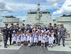 TANAMKAN SEMANGAT MARITIM SEJAK USIA DINI, KRI TELUK CALANG-524 TERIMA KUNJUNGAN ANAK TK
