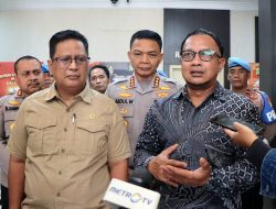 KOMPOLNAS TINJAU TKP PEMBAKARAN MOBIL POLISI DI DEPOK, SOROTI SERIUS PENEGAKAN HUKUM