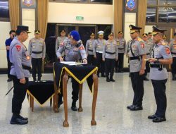 Kapolri Pimpin Upacara Serah Terima Jabatan Kapolda Jabar dan Kapusjarah Polri