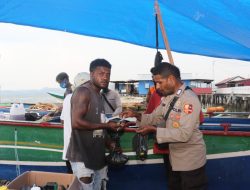 Satgas Humas Ops Damai Cartenz-2025 Sambangi Warga Hamadi, Imbau Jaga Kamtibmas