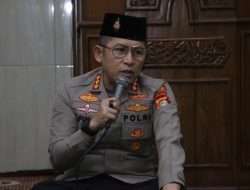 Kapolres Metro Jakarta Utara Gelar Sholat Subuh Berjamaah di Masjid Baiturrahman Teluk Gong