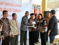 Serahkan 811 Sertipikat Konsolidasi Tanah di Parangtritis, Menteri ATR/Kepala BPN: Manfaatkan, Gunakan Sebaik-baiknya