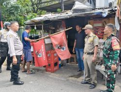 Tiga Pilar Tertibkan Atribut Ormas di Wilayah Pulogadung