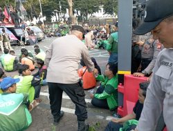 Polisi Tunjukkan Pendekatan Humanis, Aksi Damai Ojol di Patung Kuda Berlangsung Tertib