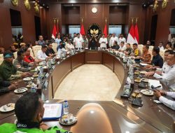 Fasilitasi Pertemuan dengan Mitra Ojek Daring, Kemenko Polkam Dorong Penyelesaian Tuntutan Ojek Daring