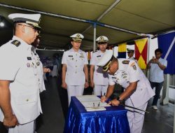 KOMANDO BERGANTI, TONGKAT ESTAFET KEPEMIMPINAN KRI TELUK MANADO-537 RESMI DISERAHTERIMAKAN