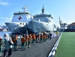PULUHAN ANAK TK ANTUSIAS IKUTI WARSHIP TOUR DI KRI BANDA ACEH 593: BELAJAR SAMBIL BERPETUALANG