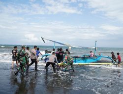 Personel Polda Bali Dikerahkan Cari Korban Kapal Tenggelam di Selat Bali