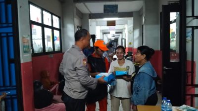 Polisi di Tengah Banjir: Mengayomi Warga, Menjaga Harapan