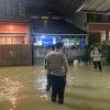 Brimob Polda Metro Jaya Laksanakan Patroli SAR di Wilayah Tangsel, Bantu Warga Terdampak Genangan Air