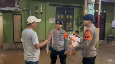 Patroli Tim SAR Satuan Brimob Polda Metro Jaya pastikan keselamatan warga Jakarta