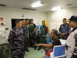 KRI RADJIMAN WEDYODININGRAT 992 TANGGAP DARURAT KM MAJU JAYA DI LAUT BANGKA