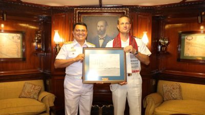 KAPAL LATIH ANGKATAN LAUT CHILE CSN EMERALDA (BE-43) SINGGAH DI DERMAGA KOLINLAMIL