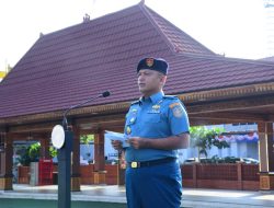RESMI MENJABAT, KADISSENLEK KOLINLAMIL LETKOL ZUL AHMAD PIMPIN UPACARA BENDERA MINGGUAN