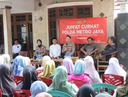 Jum’at Curhat Bersama Warga Pondok Pucung, Kapolres Tangsel Berpesan Jaga Lingkungan