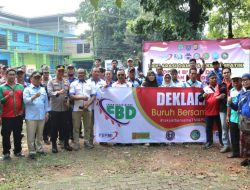 Wali Kota dan Kapolres Metro Depok Bersama Buruh Canangkan Deklarasi Damai dan Bersihkan Pos Lantas yang Dirusak