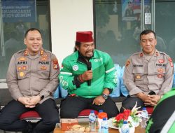 Jaga Kamtibmas, Polres Metro Bekasi dan Komunitas Ojol Jalin Kebersamaan Lewat Kegiatan Sosial