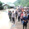 Polres Lampung Barat Terjun Langsung Salurkan Bantuan untuk Korban Banjir Suoh