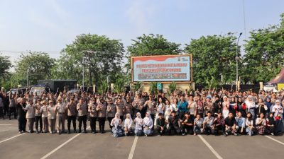 Datangi polres metro Bekasi kota mahasiswa dan pelajar berikan dukungan moril