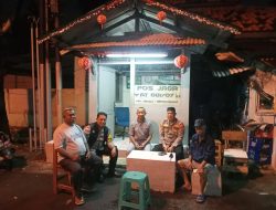 Kapolsek Bekasi Barat Sambangi Pos Kamling, Ajak Warga Aktif Jaga Keamanan