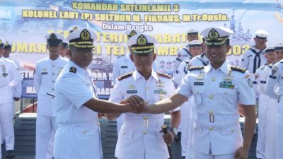 Tongkat Komando KRI TELUK AMBOINA-503 Resmi Berganti