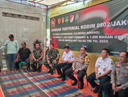 TNI dan Polri Berbagi 150 Paket Sembako untuk Korban Kebakaran di Semper Timur