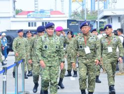 Panglima Kolinlamil Sambut Presiden RI Prabowo Dalam Kegiatan Sailing Pass HUT Ke-80 TNI