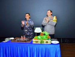 Kolinlamil Terima Kejutan Hangat Dari Polres Pelabuhan Tanjung Priok Saat HUT KE-80 TNI