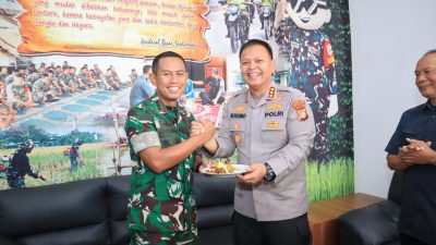Kokohkan Sinergitas TNI-Polri, Kapolres Metro Bekasi Kota Rayakan HUT ke-80 TNI di Kodim 0507