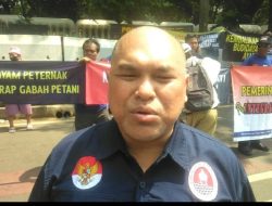 Peternak Ayam Terancam Gulun Tikar, Komunitas Peternak Unggas Gelar Aksi