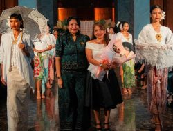 Peringati Hari Batik Nasional 2025, Sarinah dan InJourney Hospitality Berkolaborasi “Srikandi By The Sea”*