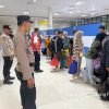Pelayanan Penumpang Kapal KM. Dobonsolo, Polri Hadir Untuk Masyarakat