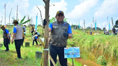 Pangkolinlamil Hadiri Bhakti Sosial Dan Penanaman Pohon Alumni AAL Angkatan 42/1996 Moro Saka