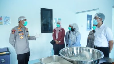 Kapolres Metro Bekasi Cek Kesiapan Operasional Dapur SPPG Cibatu, Pastikan Standar Kesehatan dan Keamanan Pangan