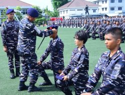 Kolinlamil Kukuhkan Prajurit Muda Dan Penghargaan Tim Dayung Berprestasi