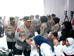 Wakapolri Berikan Santunan dan Bakti Sosial Kepada Warga Sekitar SMA Kemala Taruna Bhayangkara Bogor