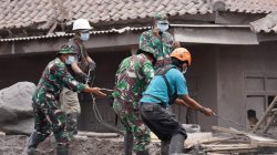 Pastikan Warga Tertangani dengan Baik, TNI AD Lanjutkan Penanganan Bencana Semeru