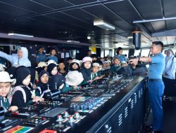 KOLINLAMIL JADI MAGNET EDUKASI BAHARI, PELAJAR SD ISLAM ASSURYANIYAH EKSPLOR KRI BANDA ACEH-593